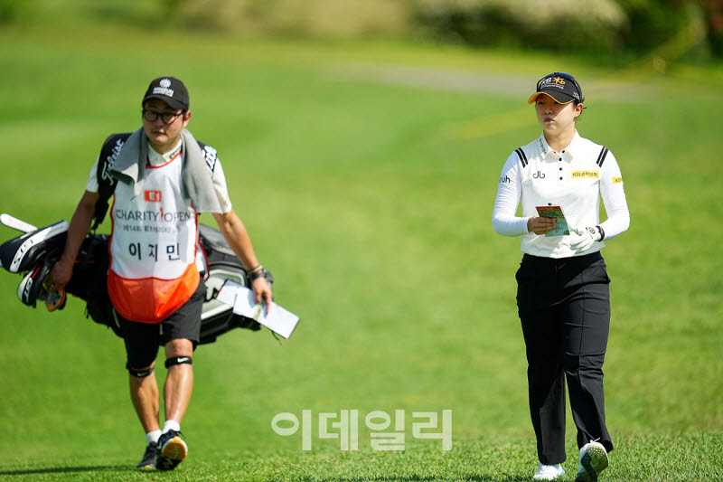 [포토]이지민,캐디 정수영과 함께