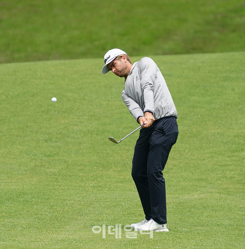 [포토] 찰리 린드, 살며시 어프로치