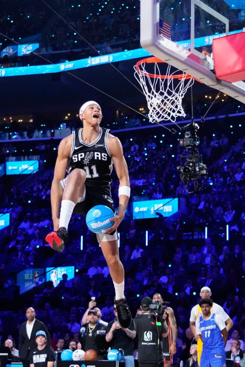 경기 중 사라진 NBA 신인, 알고 보니 관중용 화장실행