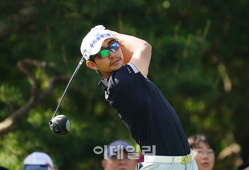 [포토] 이수민, 파워스윙으로 최종라운드를 시작한다