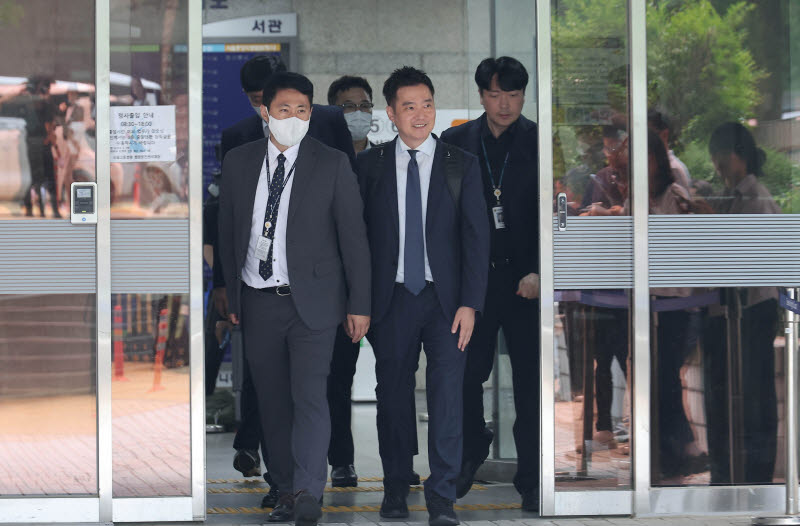 [포토]법정 나서는 김세의 가세연 대표