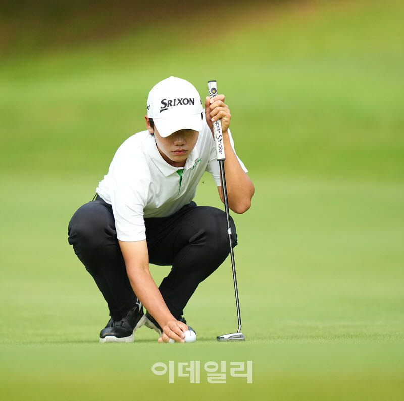 [포토]천지율,첫 홀 버디를 노려본다