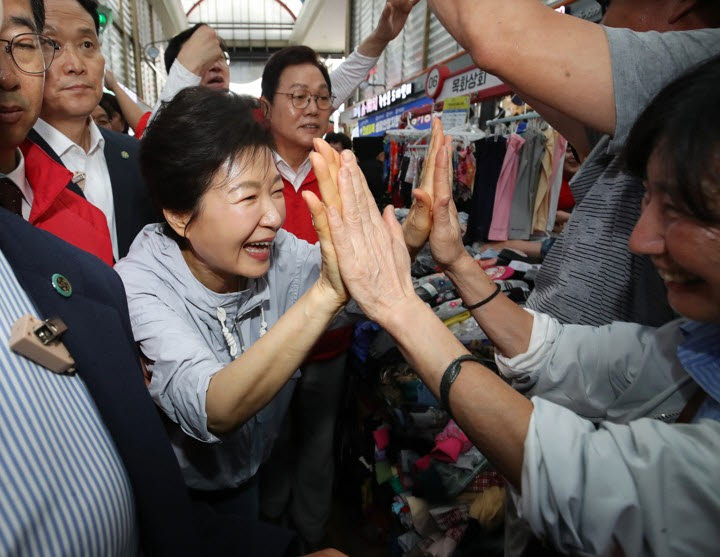 박근혜 "국힘, 부산경제 살릴 것"…정청래 "부끄럼도 없나"