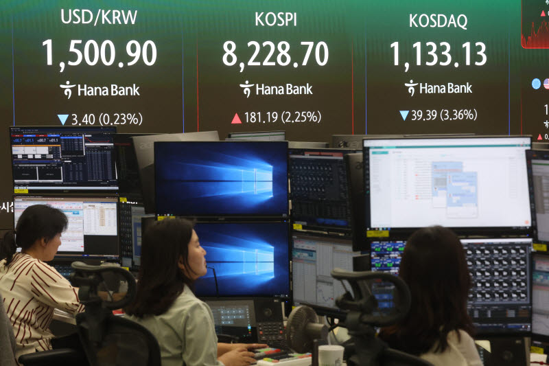 인상 소수의견과 3%에 찍힌 점 10개…국고채 금리, 장 중 상승 전환