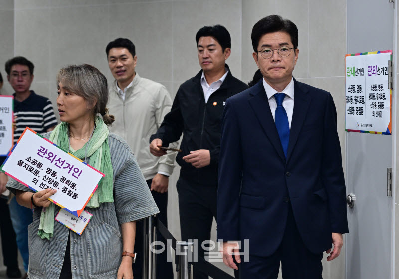 [포토] 투표소 입장하는 정원오 서울시장 후보