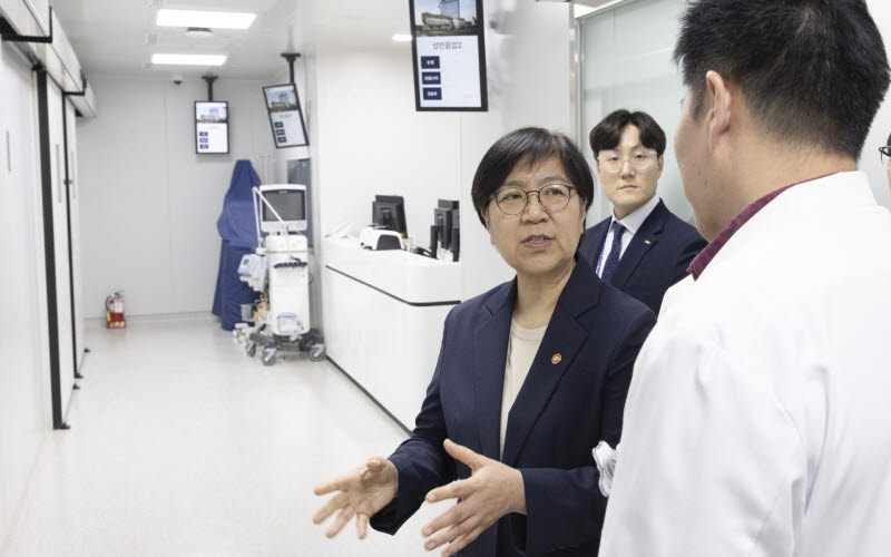 정은경 "마약 중독자 일상 복귀 지원"…현장 점검 나서