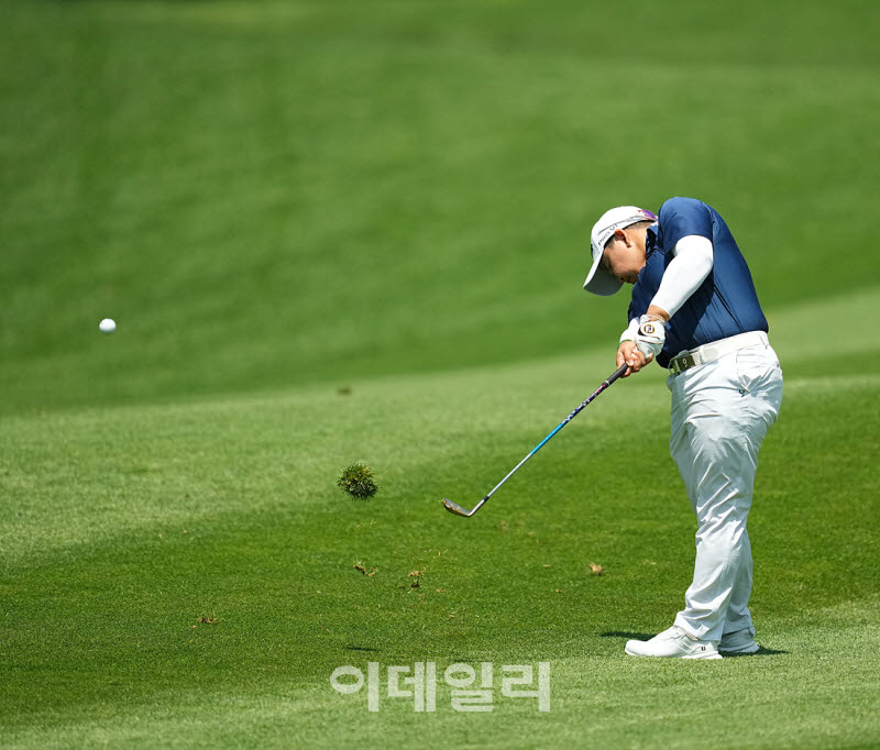 [포토]빳차라쭈타 콩끄라판,폭발적인 아이언 임팩트