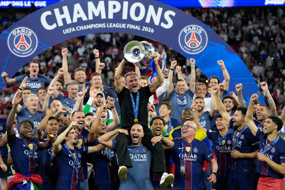 PSG, 아스널 꺾고 유럽 챔스 2연패…이강인, 12번째 트로피