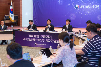 과기부 "휴대폰 안면인증 예정대로"…개인정보위 권고 반영해 보완