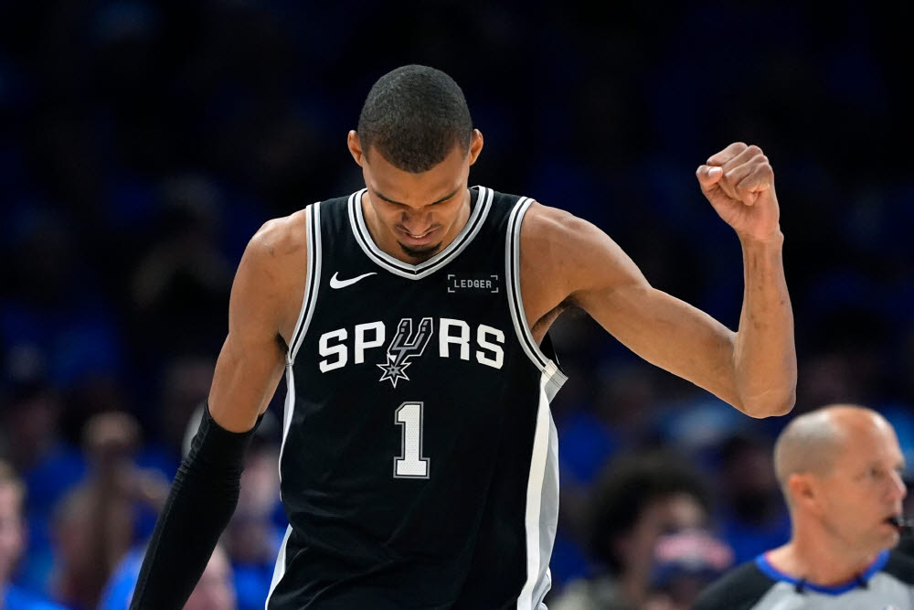 웸반야마, OKC 무너뜨렸다…샌안토니오 12년 만에 NBA 파이널 진출