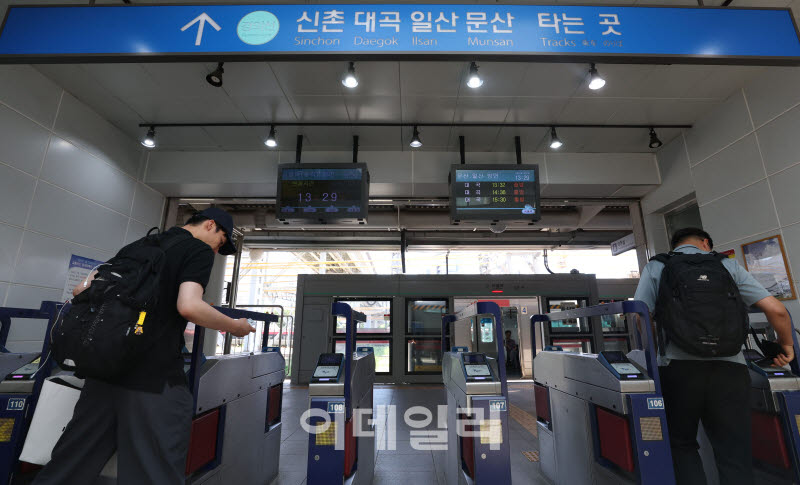 [포토]서소문 고가 차도 붕괴 복구 후 KTX-경의중앙선 운행 재개