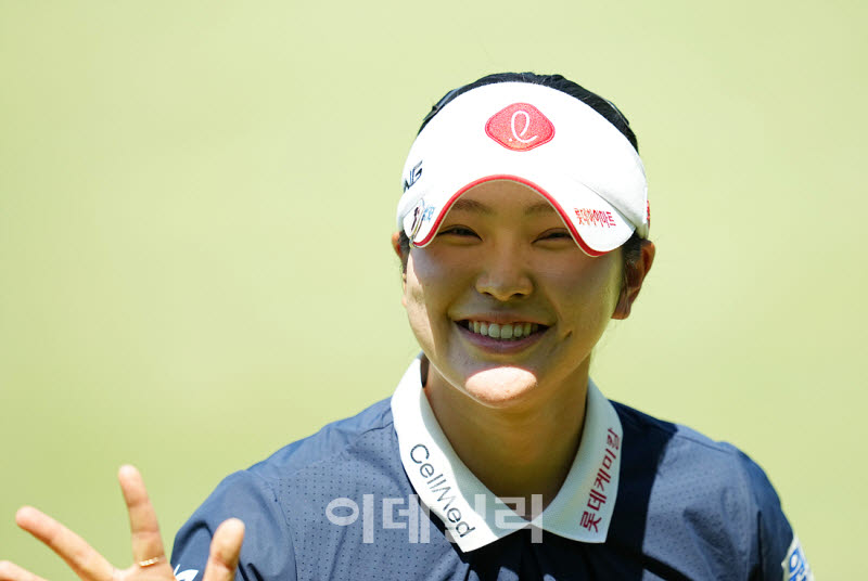 [포토]유현조,버디 성공 미소 인사