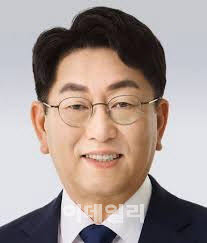 ‘뽀뽀 발언’ 논란 우형찬 “아기와 부모님께 사과…제 불찰”