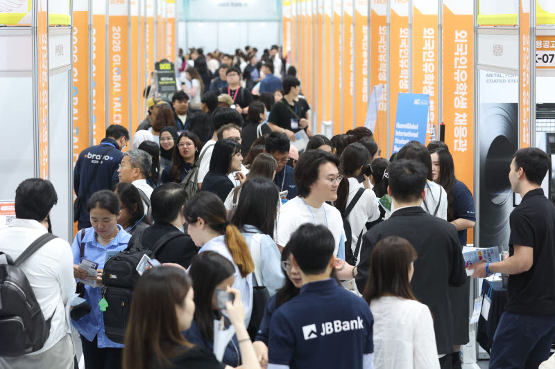 [포토]2026 글로벌 탤런트 페어, 외국인 취업준비생들로 북적