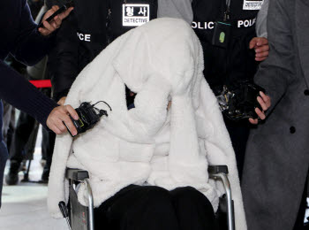 '반포대교 추락 포르쉐' 약물 공급 40대 병원장 구속 기소
