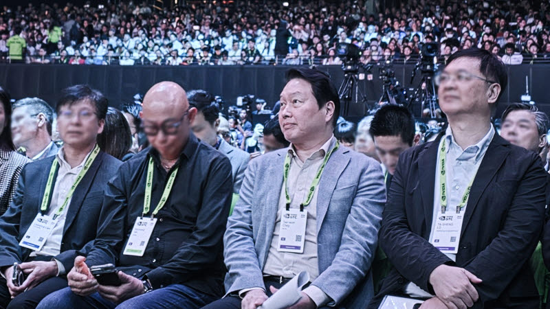 젠슨 황 기조연설 현장 찾은 최태원 회장, 'AI동맹' 강화