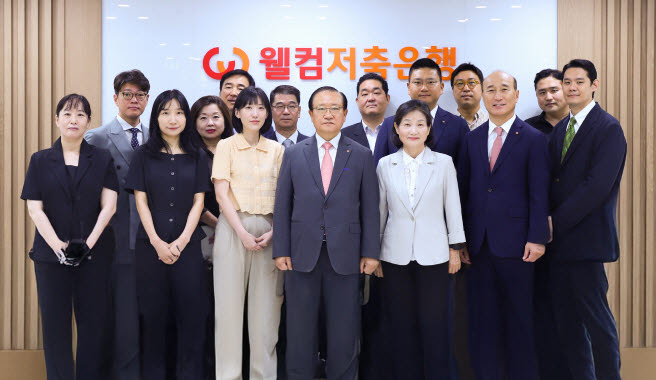 웰컴저축은행, 분당수내역지점 이전 개점…’말하는 금융’ 체험 공간 마련