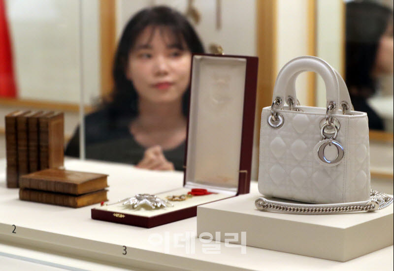 [포토] 한-프랑스 140주년 특별전-디올 핸드백