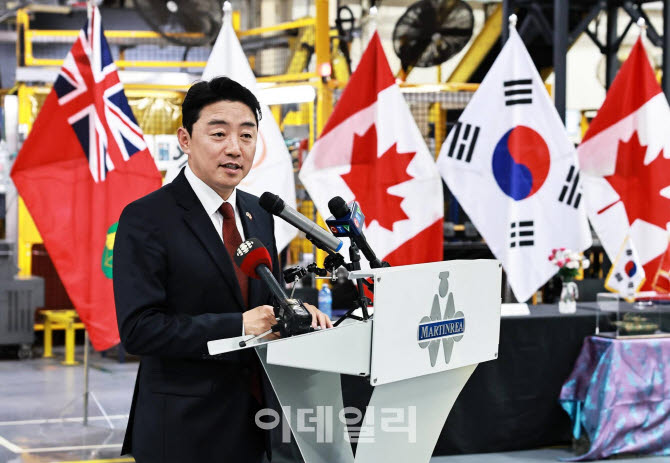 방산 협력 위해 캐나다 찾은 강훈식 “한·캐 결합, 중견국 연대 모범될 것”