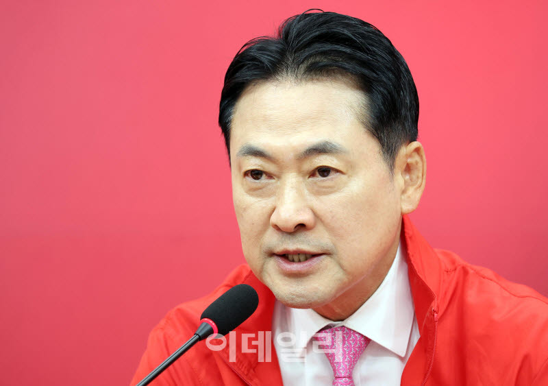 [포토]중앙선거대책위원회의, '모두발언하는 장동혁'
