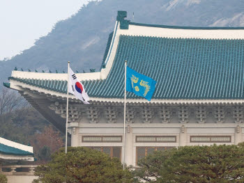 美 12.5% 추가관세 추진에…靑 "의견서·공청회 등 적극 대응"