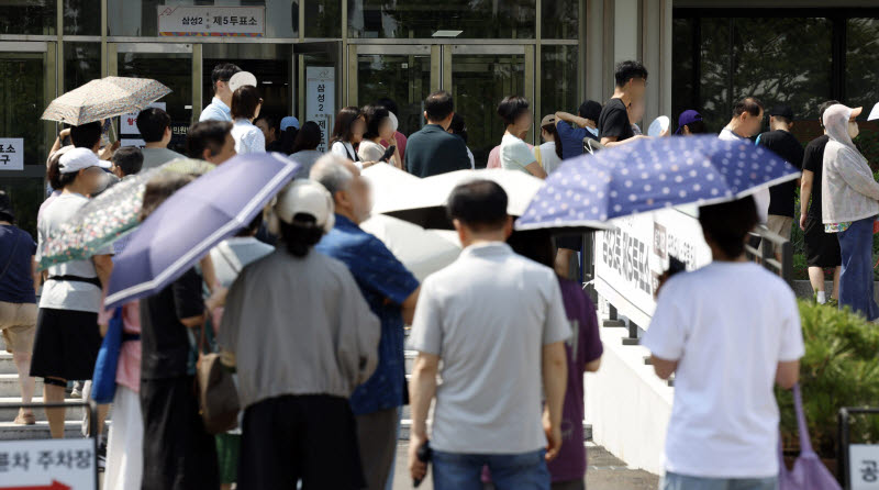 [6월 선거]투표율 오후 5시 57.3%…직전 지선 대비 9.7%p↑
