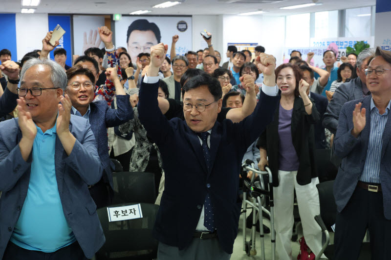 [속보]서울교육감 정근식 39% vs 조전혁 21.2%