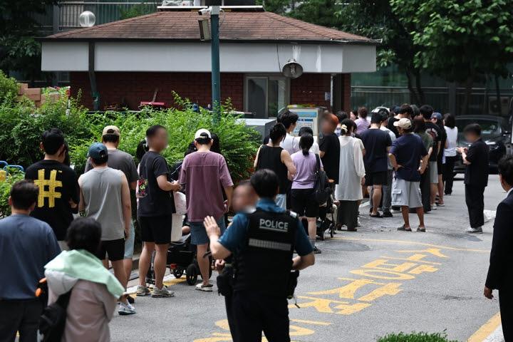 "용지 없는 게 내 잘못이냐"…송파서 투표 못한 유권자들 '항의' [6월 선거]