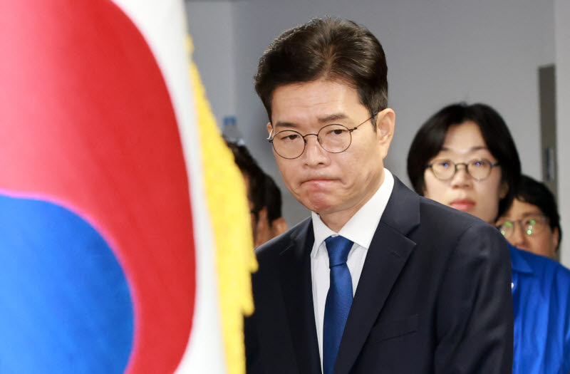[포토]선거상황실 들어서는 정원오 더불어민주당 서울시장 후보