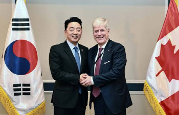 강훈식, 캐나다 잠수함 수주 지원사격…의회·정부인사 만나