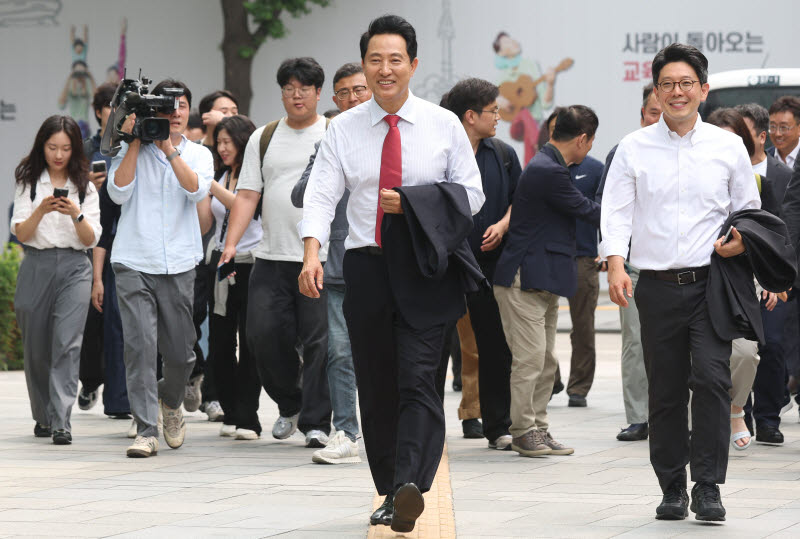 [포토]시청으로 향하는 오세훈 서울시장 당선인