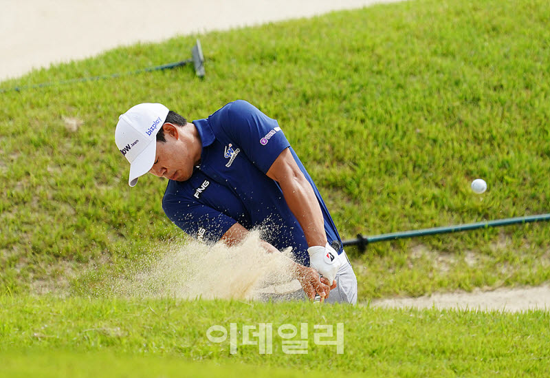 [포토] 장승보, 페어웨이 벙커 탈출