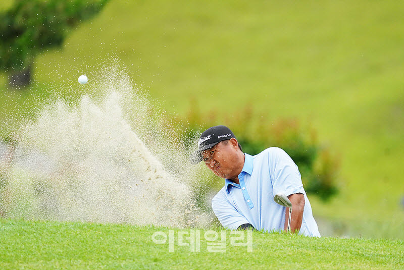 [포토] 모중경, 강력한 모래 폭발로