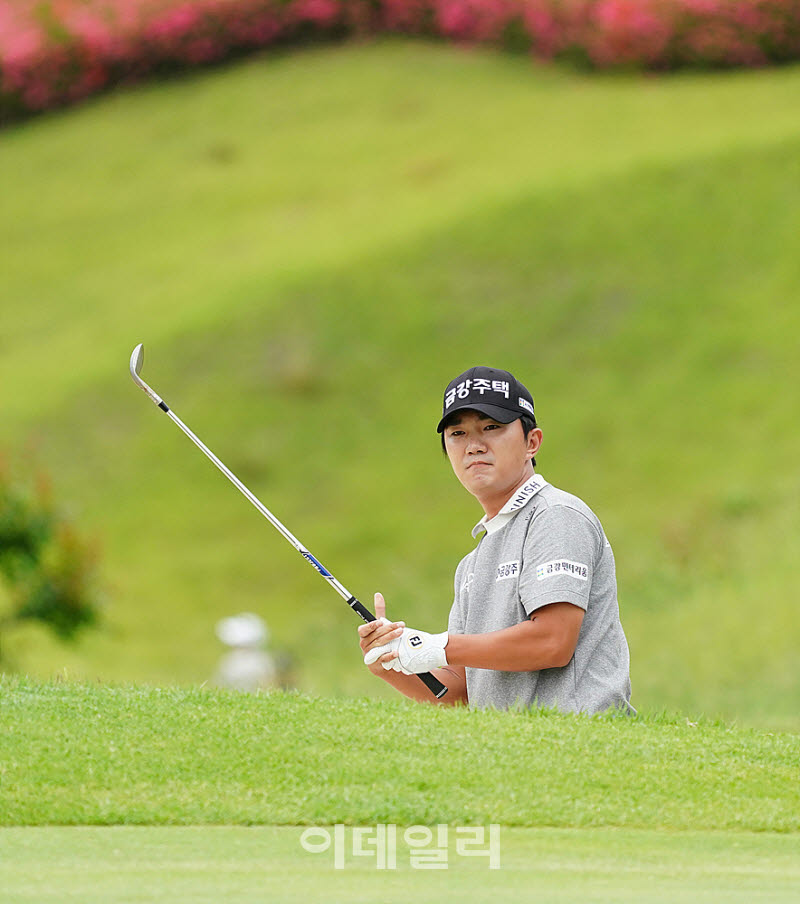 [포토] 옥태훈, 첫홀 부터 벙커라니