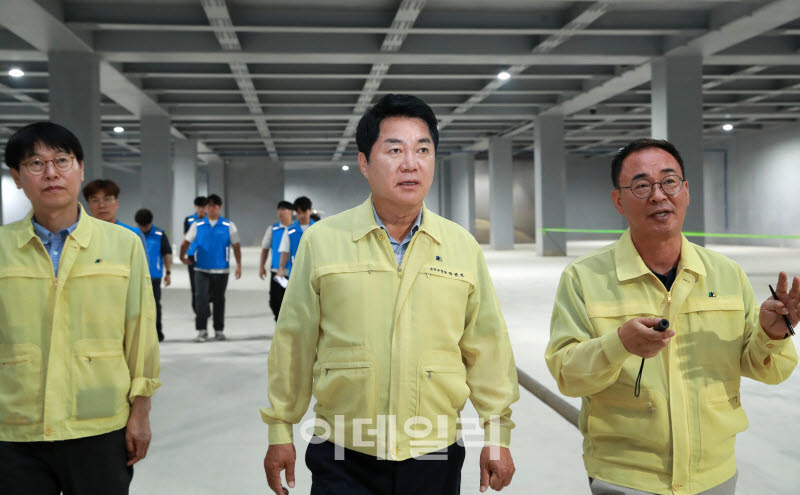 [포토] 박준희 관악구청장, 업무복귀 첫 일정 안전점검