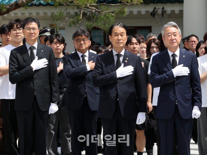 [포토] 범농협 현충원 봉사 및 참배