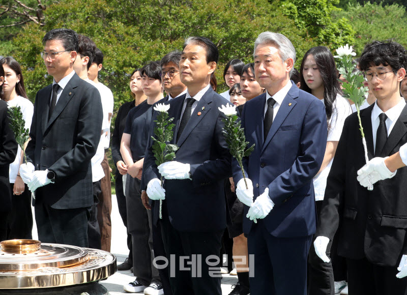 [포토] 현충원 참배하는 강호동 농협중앙회장