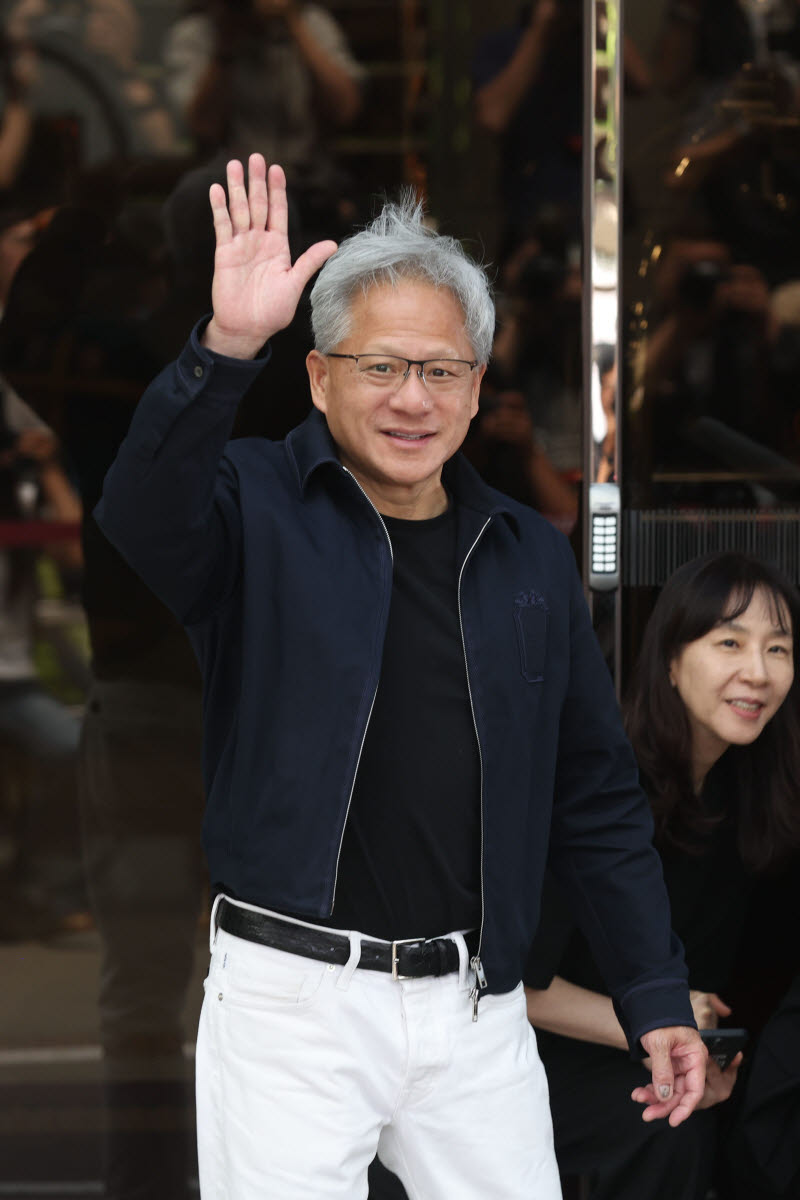 [포토]입국한 젠슨 황 엔비디아 CEO