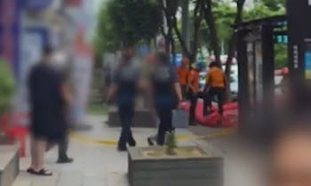 오피스텔 12층서 전자레인지 던진 여성 체포…행인들 '아찔'