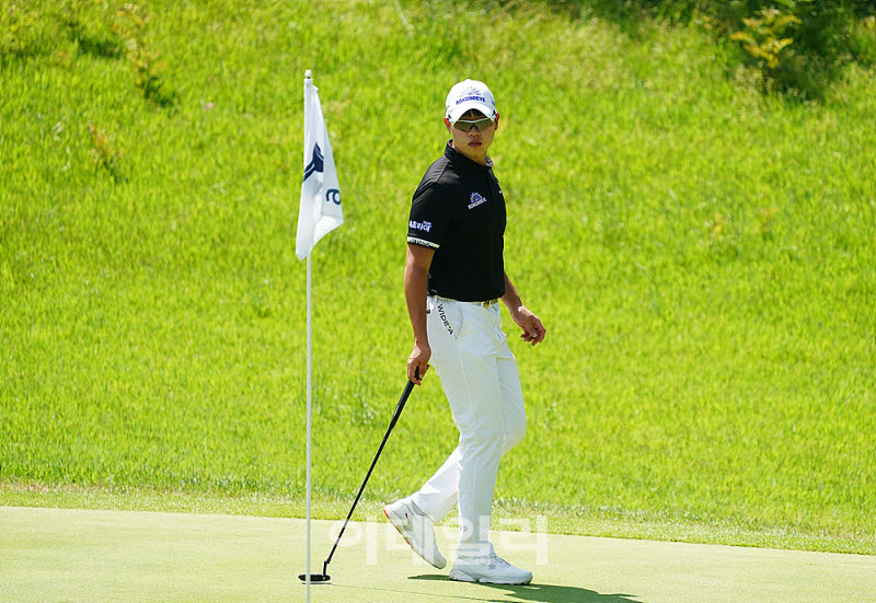 [포토] 김상원, 신중히 읽는 그린