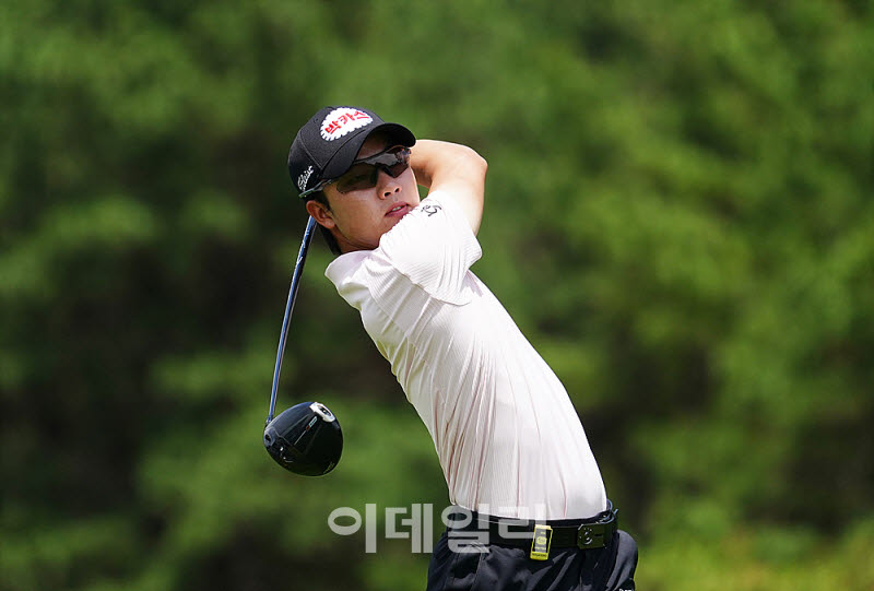 [포토] 송민혁, 호쾌한 샷으로 선두를 위협한다