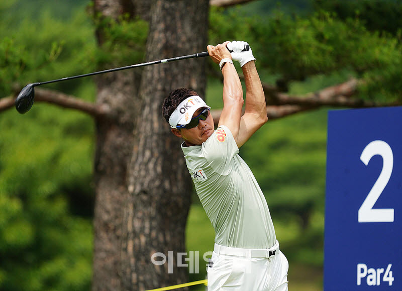 [포토] 이태희, 호쾌한 샷으로 우승을 노린다
