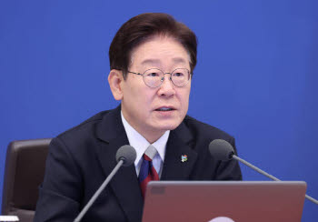 李 "주식시장 정상화가 연금개혁 부담 줄여"