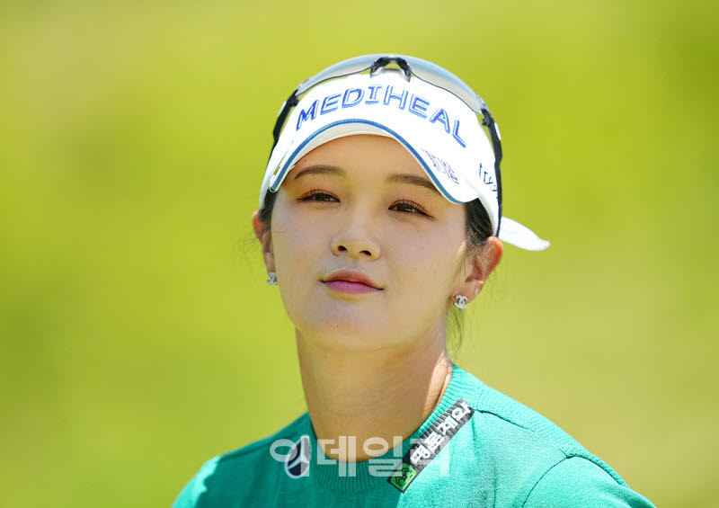 [포토]박현경,미소를 머금고