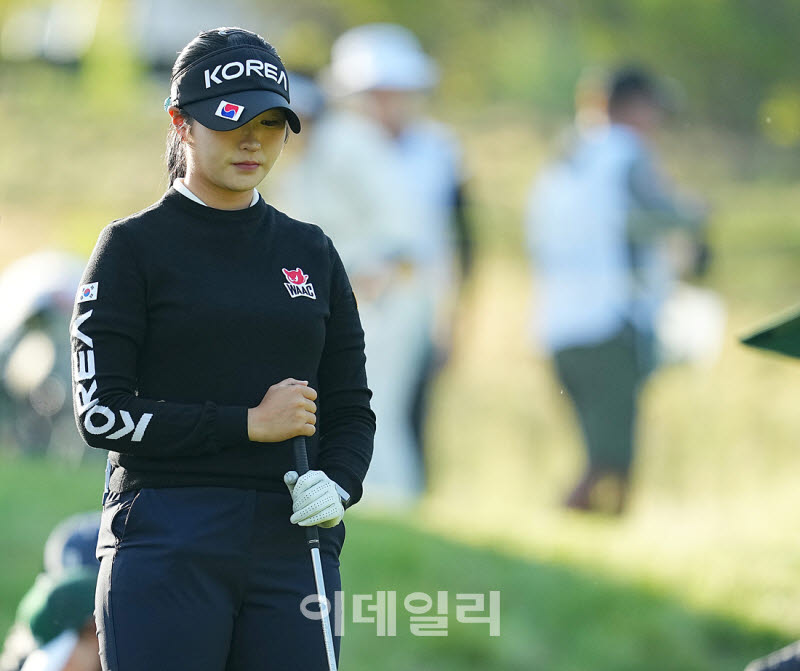 [포토]구민지,현충일 순국선열에게 묵념