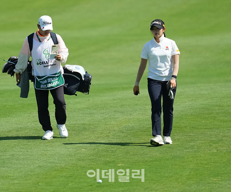 [포토]구민서,볼 확인하며 이동