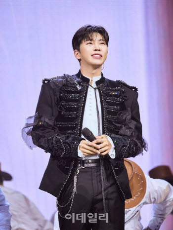 임영웅 '들꽃이 될게요' MV 900만뷰 돌파…꾸준한 사랑