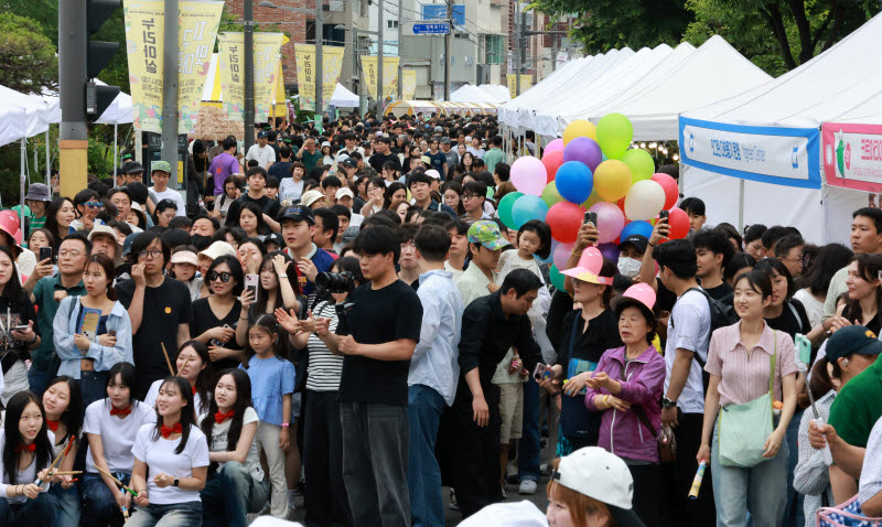 [포토]인파로 북적이는 제18회 성북세계음식축제 누리마실