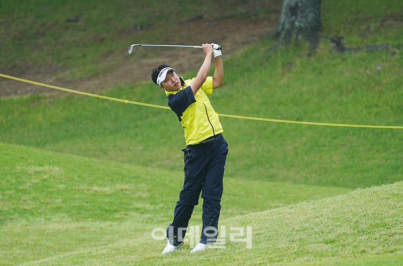 [포토] 타구 바라보는 박일환