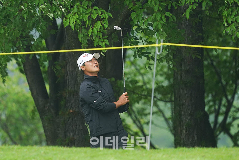 [포토] 타구 방향 살피는 마관우
